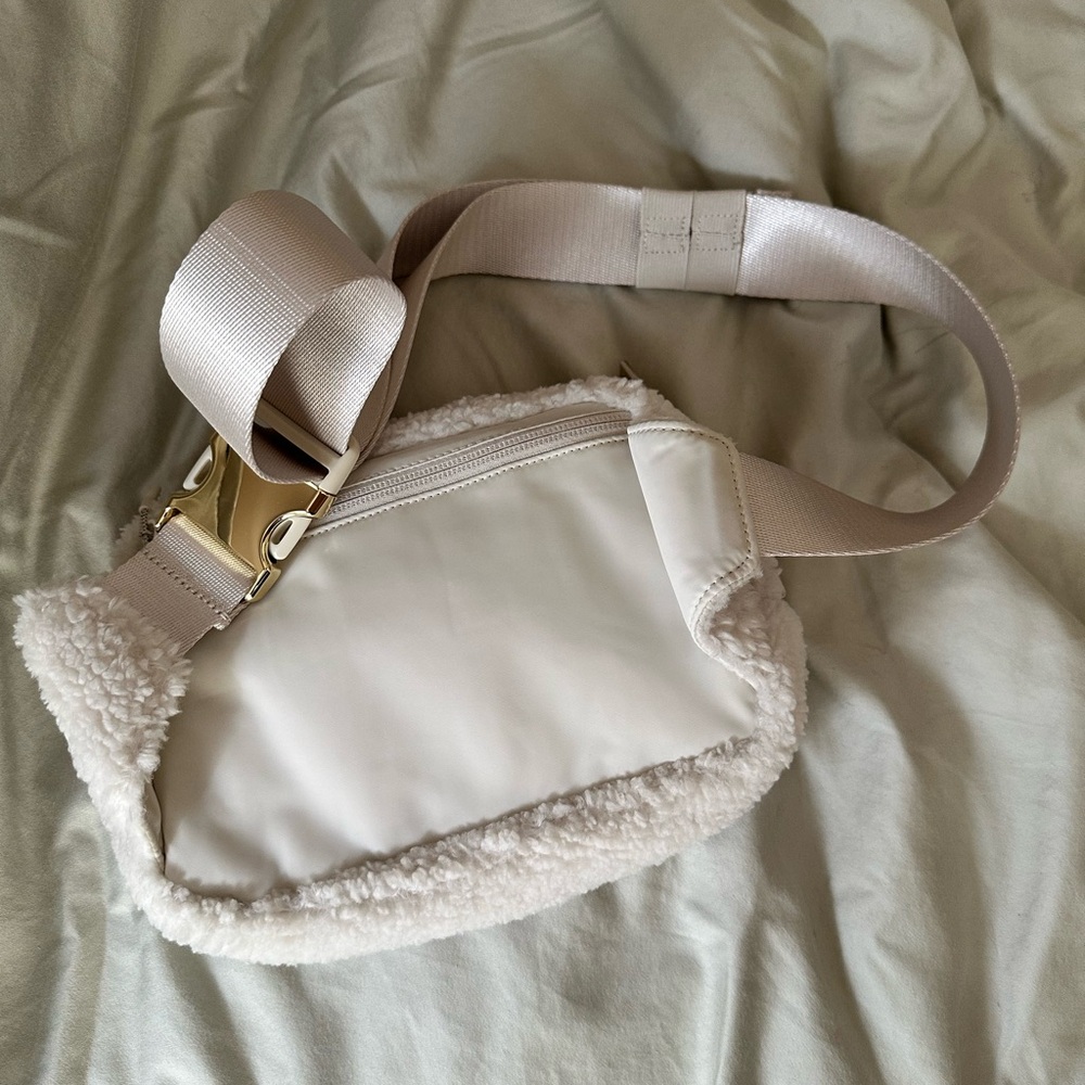LULULEMON BAG - Picture 2 of 3